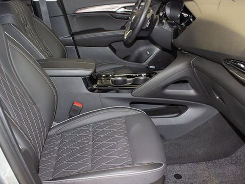 Used 2023 Buick Envision Avenir image 10