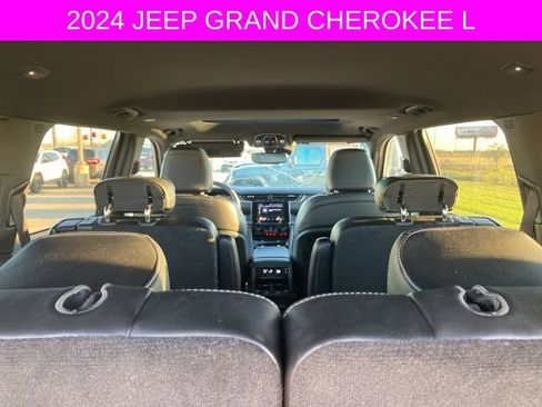 Used 2024 Jeep Grand Cherokee L Altitude image 17