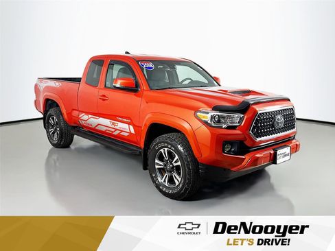 Used 2018 Toyota Tacoma TRD Sport image 1
