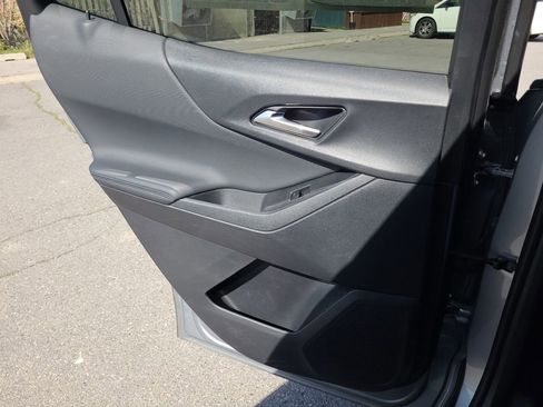 Used 2025 Chevrolet Equinox LT FWD image 28