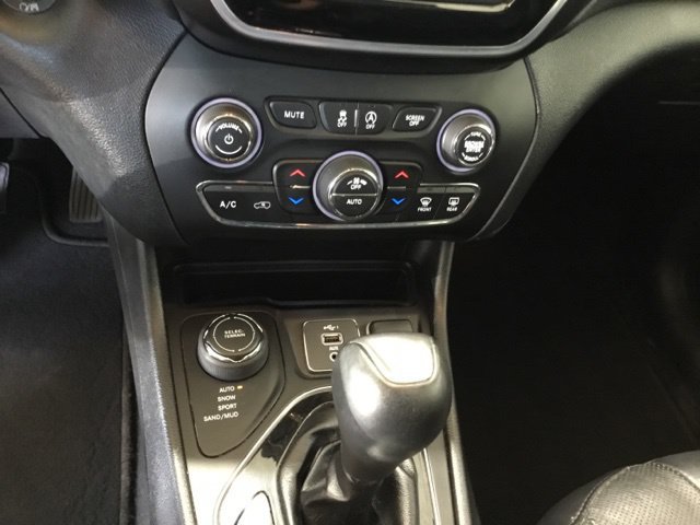Used 2019 Jeep Cherokee Limited AWD/4WD image 34