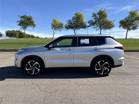 Used 2024 Mitsubishi Outlander SE Black Edition image 8