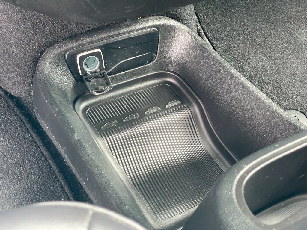 Used 2026 Chrysler Pacifica Select FWD image 24