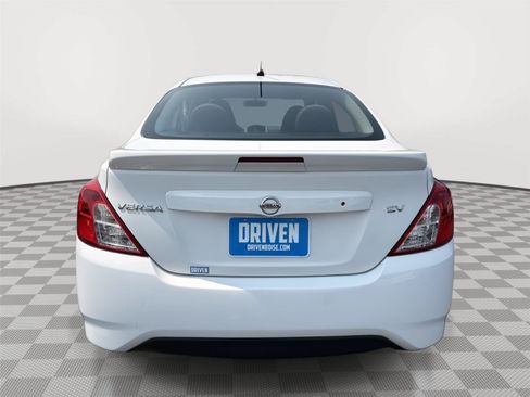Used 2017 Nissan Versa SV FWD image 5