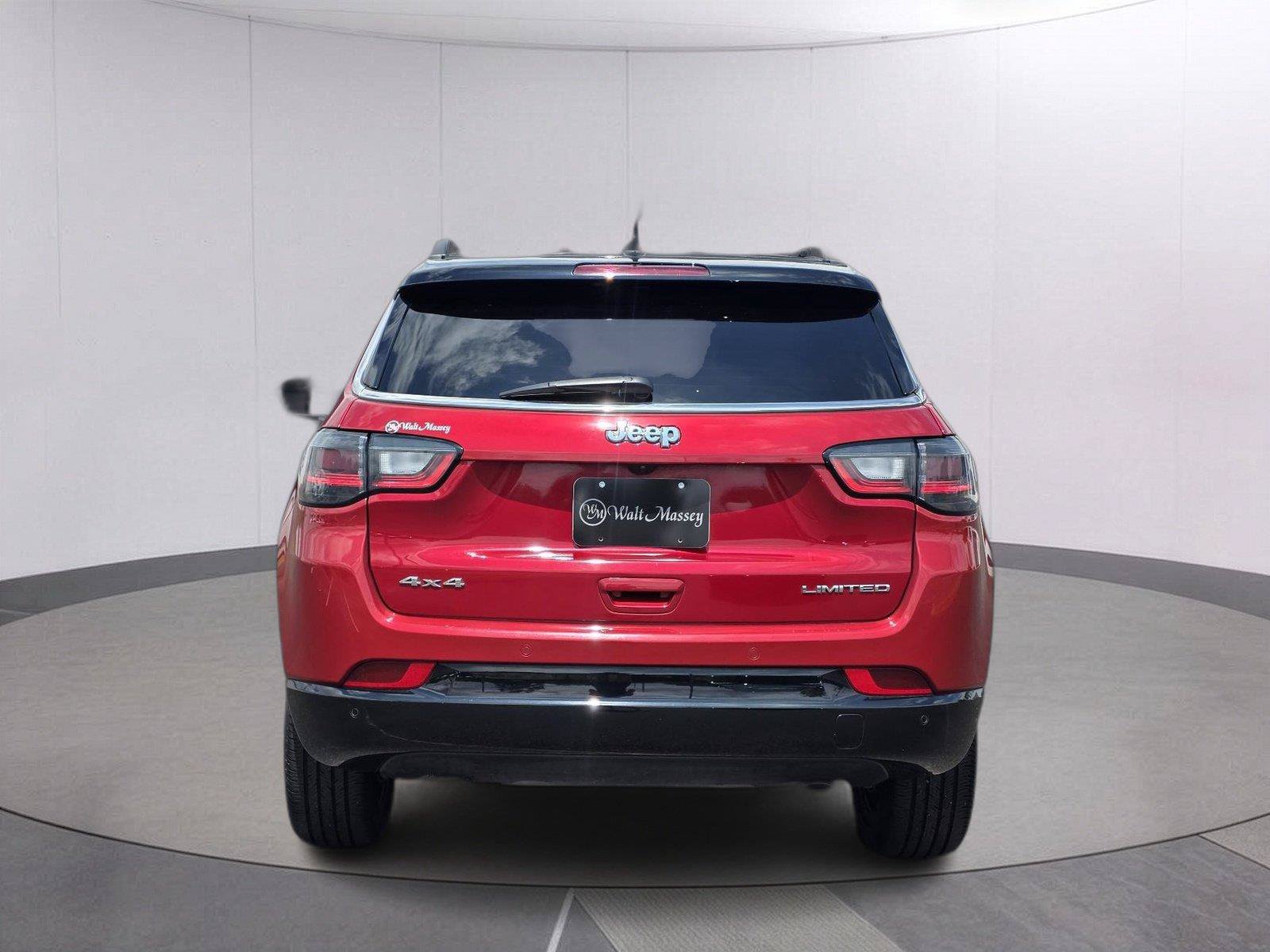 Used 2025 Jeep Grand Cherokee Altitude AWD/4WD image 6