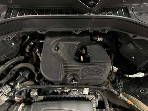 Used 2020 Ford Explorer XLT w/ Equipment Group 202A image 12