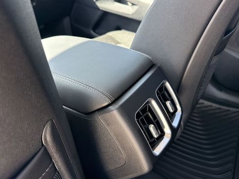 Used 2025 Kia Sorento LX image 24