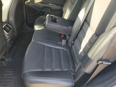 Used 2017 Kia Sorento EX image 11