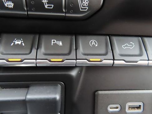 Used 2019 Chevrolet Silverado 1500 High Country image 39