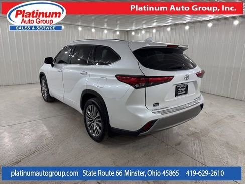 Used 2022 Toyota Highlander Platinum image 3