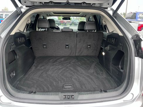 Used 2022 Ford Edge SEL w/ Convenience Package image 11
