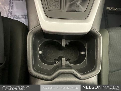 Used 2022 Toyota RAV4 LE FWD image 38