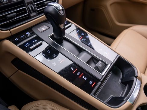 Certified 2022 Porsche Macan GTS image 12