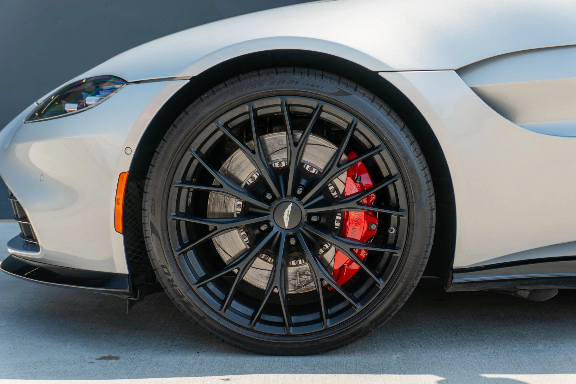 Used 2022 Aston Martin V8 Vantage Roadster RWD image 19