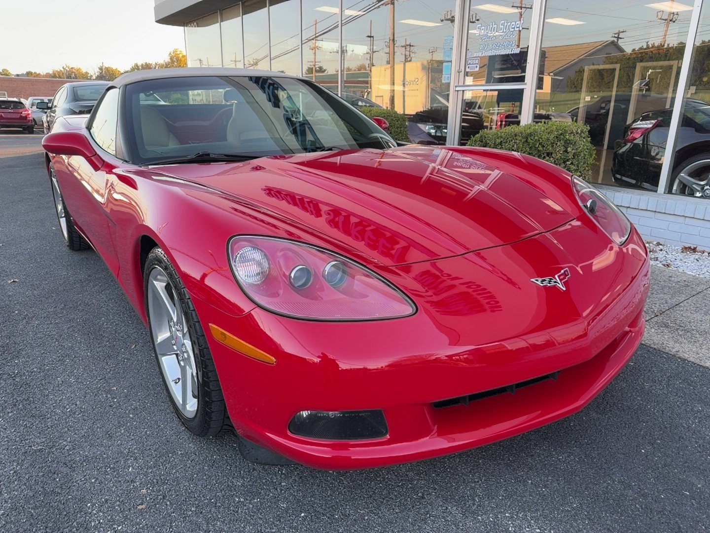 Used 2006 Chevrolet Corvette Convertible w/ Preferred Equipment Group RWD image 2