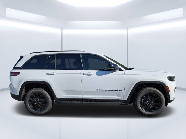 New 2026 Jeep Grand Cherokee Altitude AWD/4WD image 2