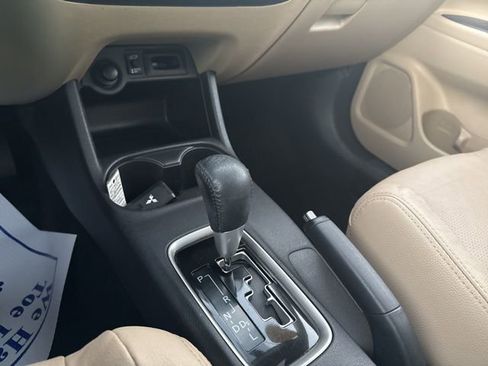 Used 2016 Mitsubishi Outlander SEL image 25