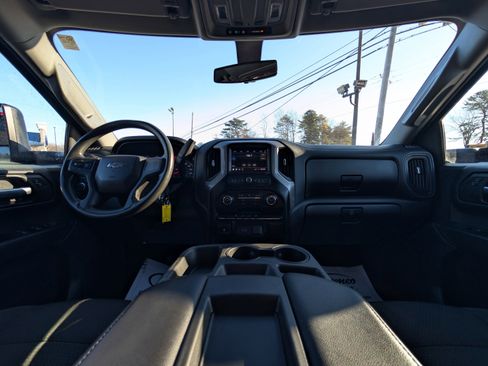 Used 2020 Chevrolet Silverado 1500 Custom Trail Boss w/ Custom Convenience Package image 2