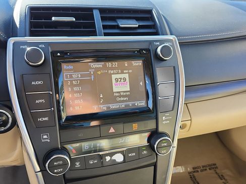 Used 2015 Toyota Camry XLE image 25