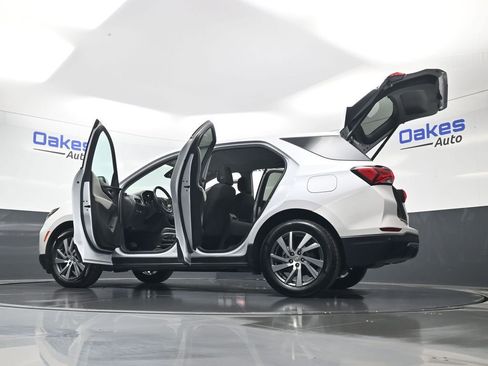 Used 2022 Chevrolet Equinox LT image 60