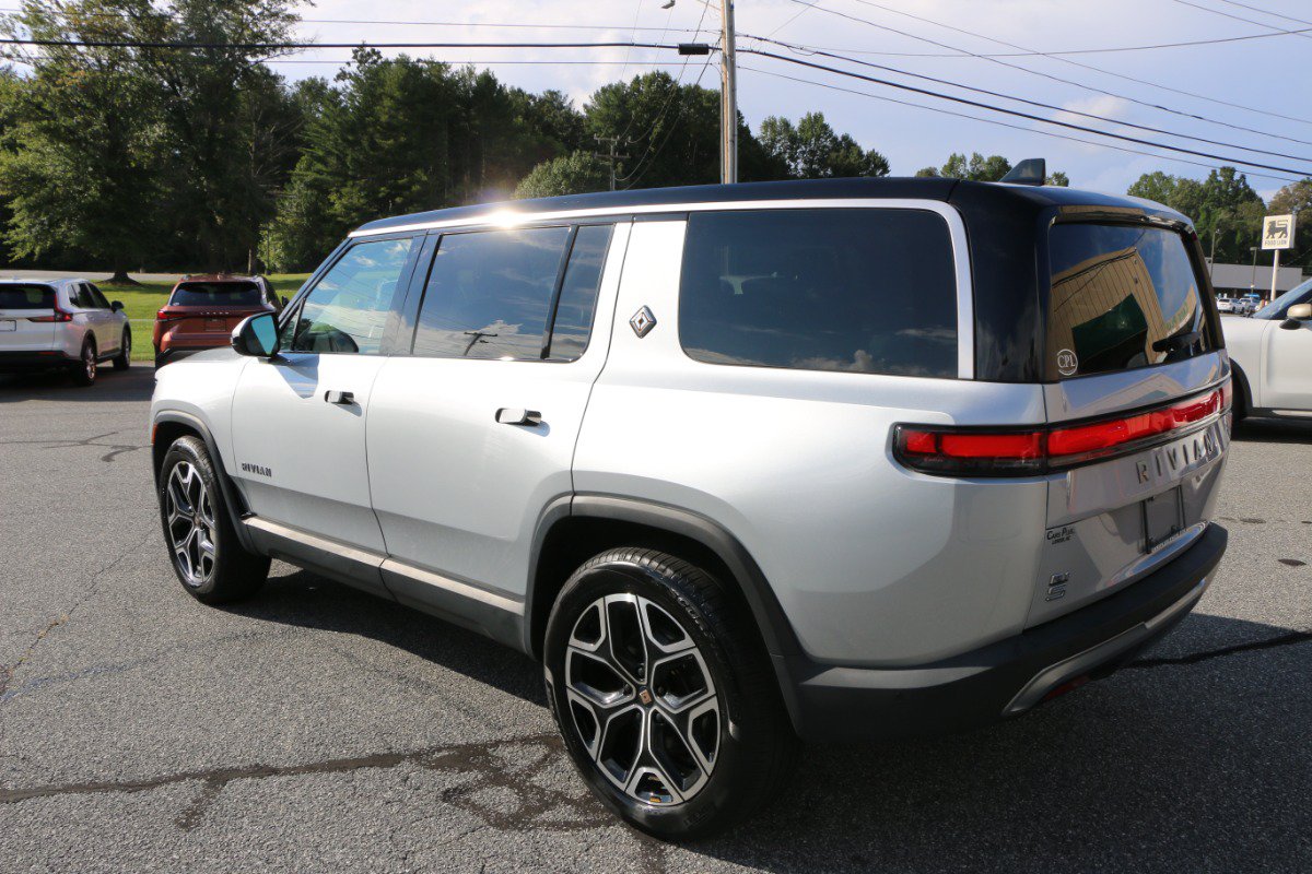 Used 2025 Rivian R1S Adventure Dual AWD/4WD image 3