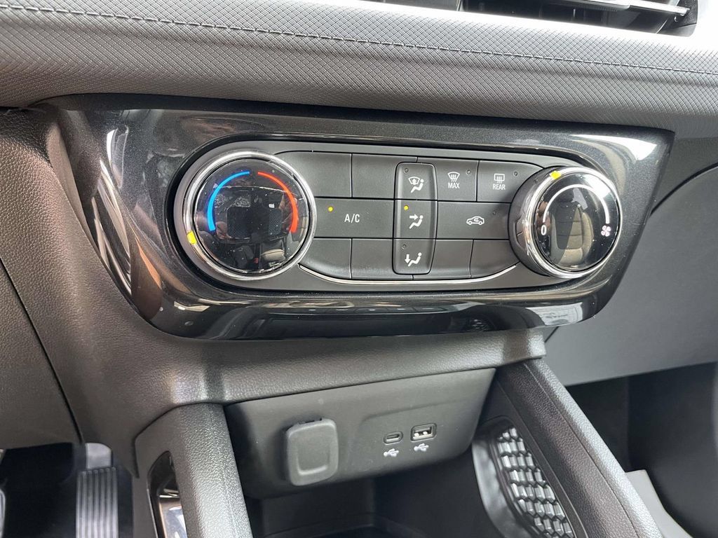 Used 2026 Chevrolet TrailBlazer LT AWD/4WD image 25