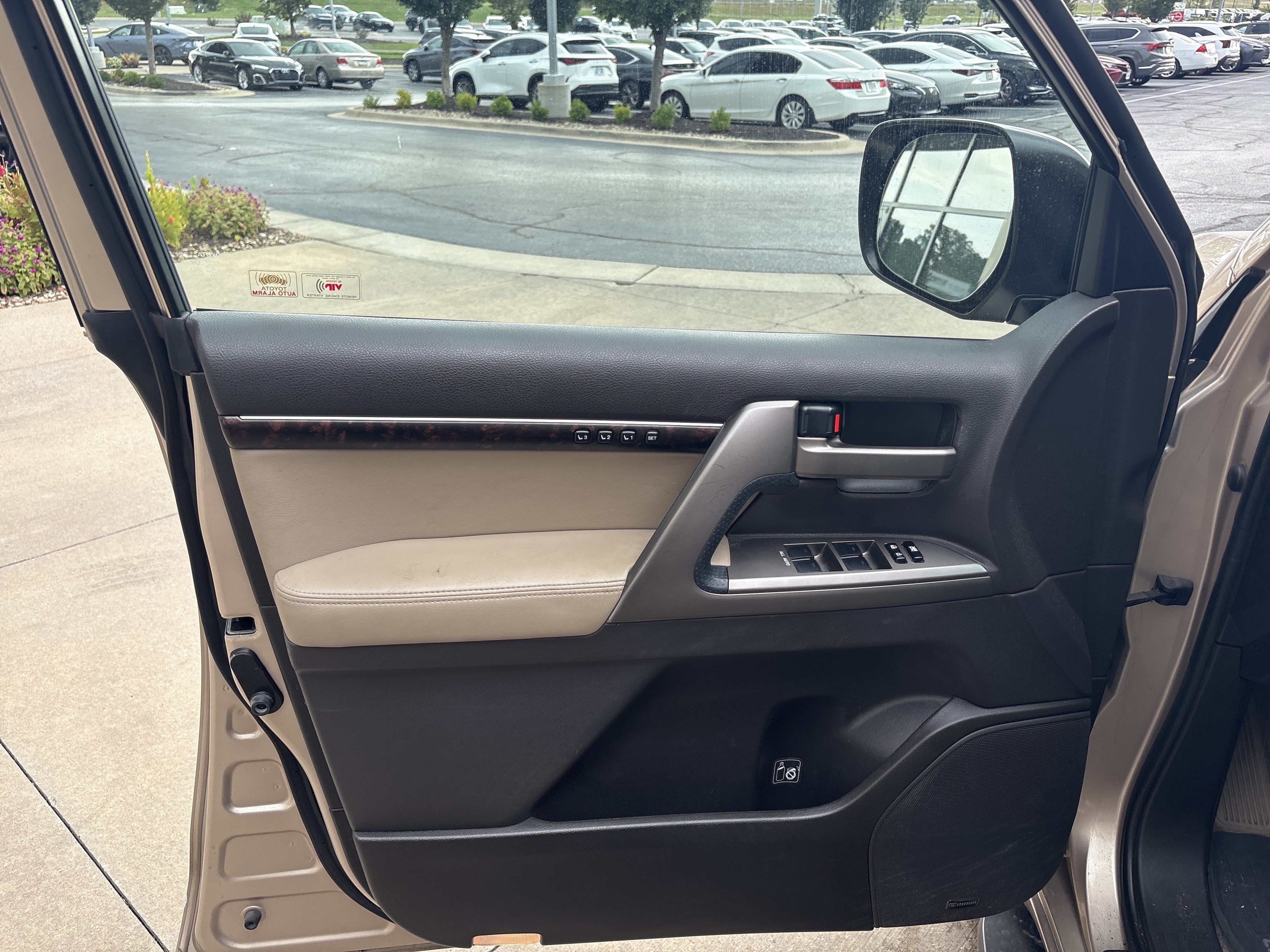 Used 2008 Toyota Land Cruiser w/ Upgrade Pkg AWD/4WD image 14