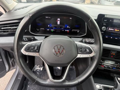 Used 2025 Volkswagen Jetta SE FWD image 16