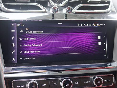 Used 2022 Bentley Bentayga image 25