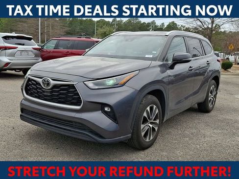 Used 2023 Toyota Highlander XLE image 4