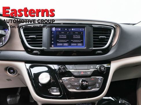 Used 2023 Chrysler Voyager LX FWD image 12