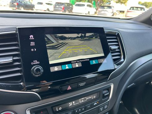 Used 2023 Honda Passport EX-L image 16