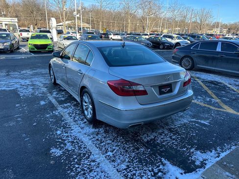 Used 2012 Hyundai Genesis 3.8 image 5