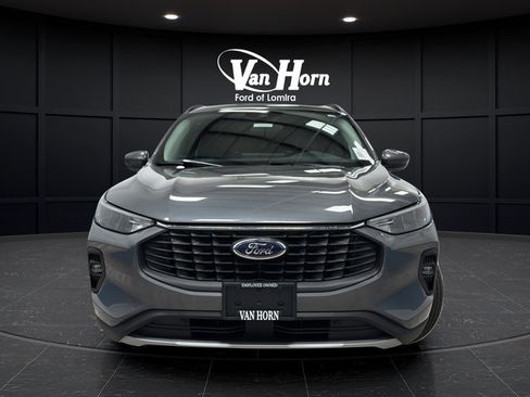 Used 2025 Ford Escape SE FWD image 2