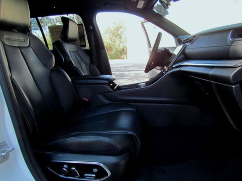 Used 2023 Jeep Grand Cherokee Overland w/ Luxury Tech Group IV image 19