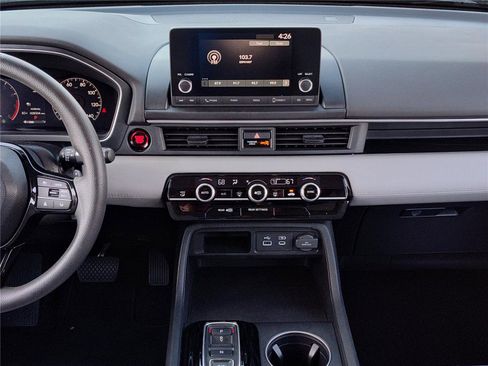 Used 2023 Honda Pilot LX image 17