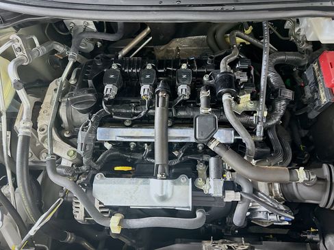 Used 2025 Nissan Versa SV FWD image 31