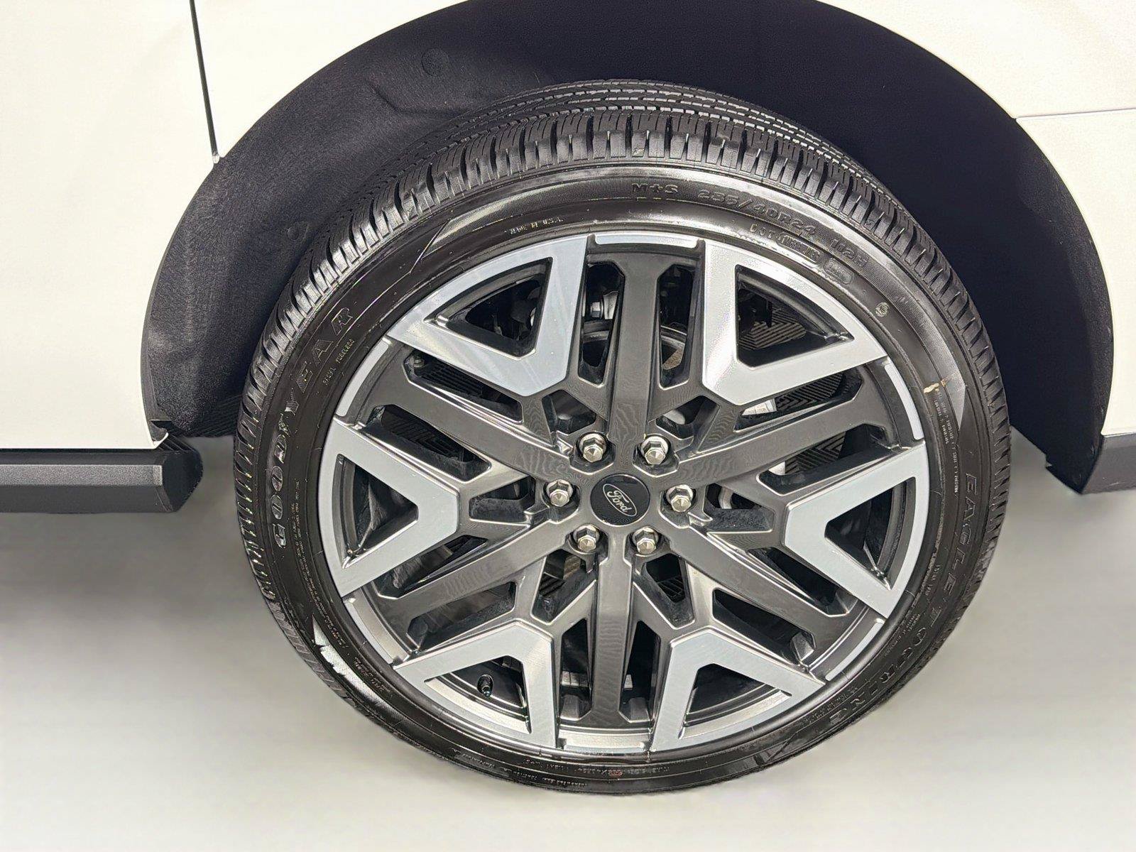 Used 2026 Ford Expedition Max Platinum w/ Platinum Ultimate Package AWD/4WD image 36