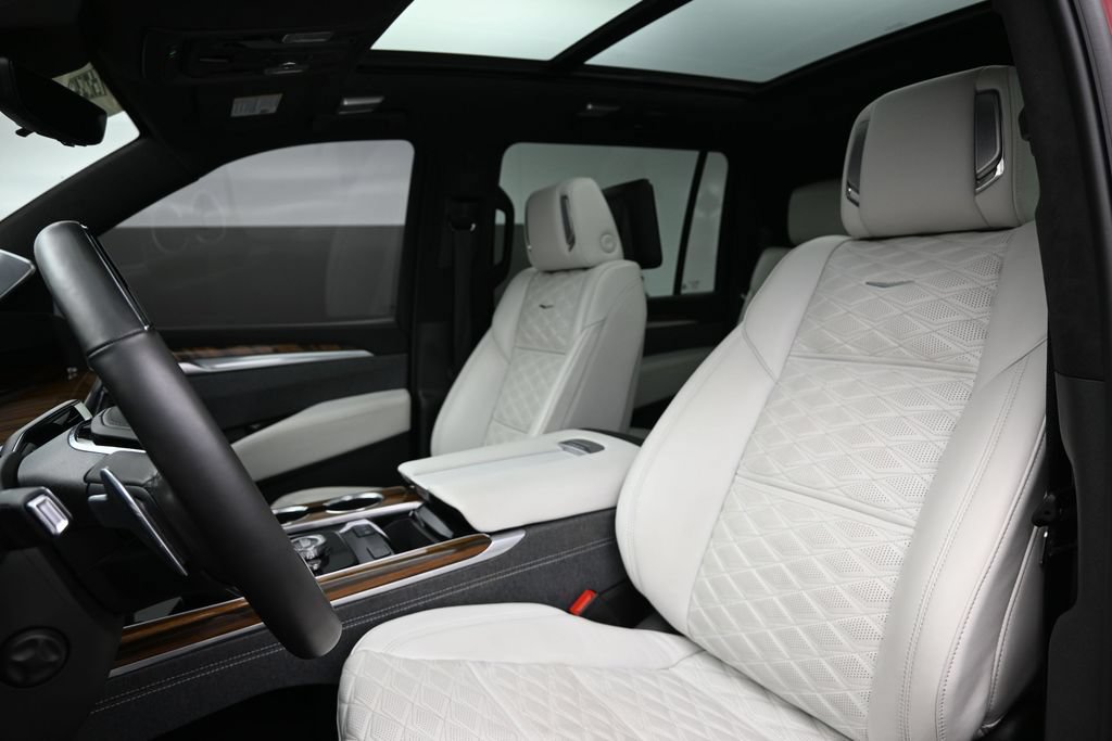 Certified 2025 Cadillac Escalade ESV Sport Platinum w/ LPO, Floor Liner Package AWD/4WD image 11