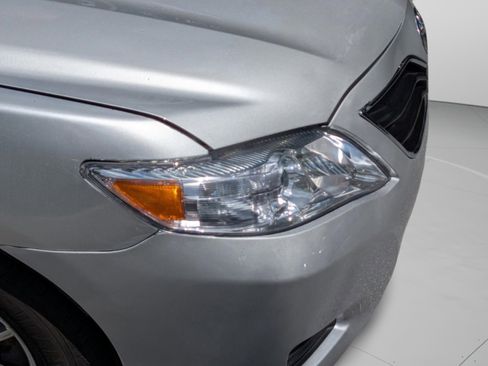Used 2010 Toyota Camry LE FWD image 21