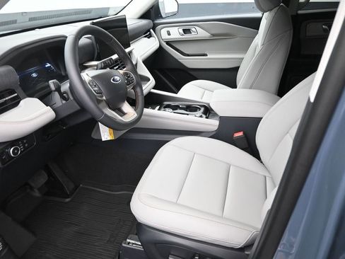 New 2025 Ford Explorer Active w/ Active Comfort Package image 9