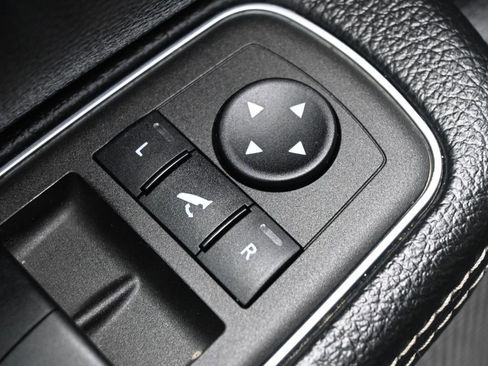 Used 2024 RAM 1500 Laramie AWD/4WD image 13