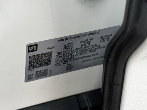 Used 2025 Chevrolet Suburban Z71 AWD/4WD image 32