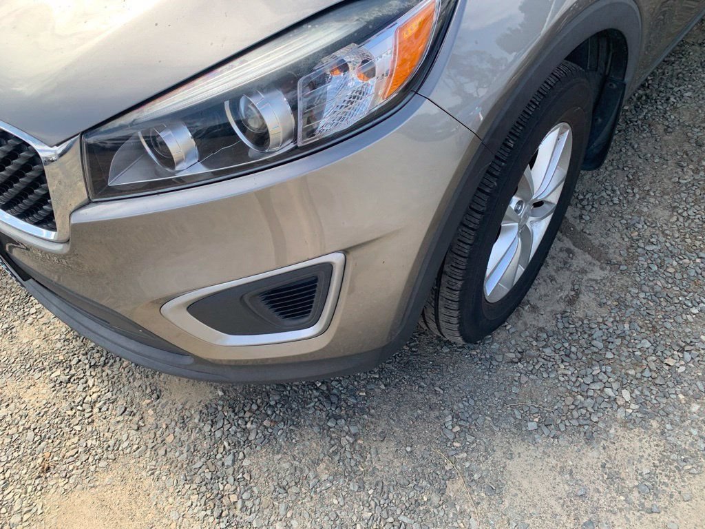 Used 2017 Kia Sorento FWD w/ LX Convenience Package image 2