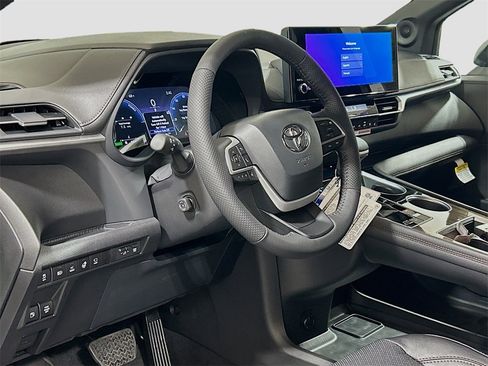 New 2026 Toyota Sienna Platinum image 9