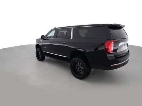 Used 2022 GMC Yukon XL SLT w/ SLT Luxury Package image 7