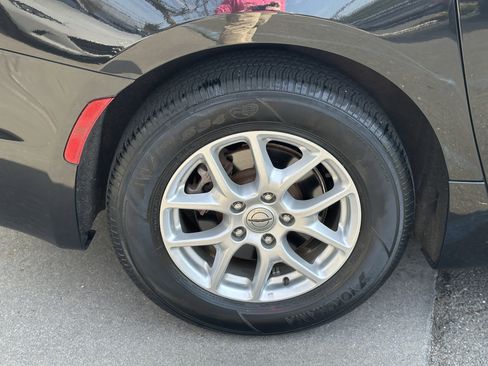 Used 2021 Chrysler Pacifica Touring-L image 18