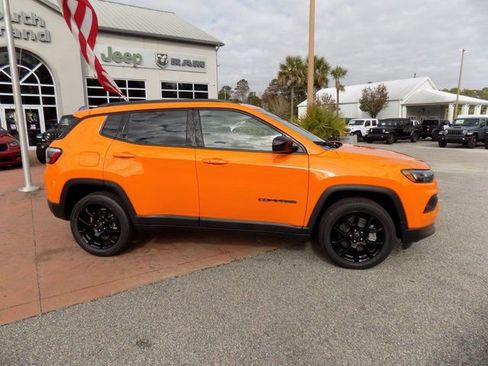 New 2026 Jeep Compass Latitude w/ Sun and Sound Group AWD/4WD image 10