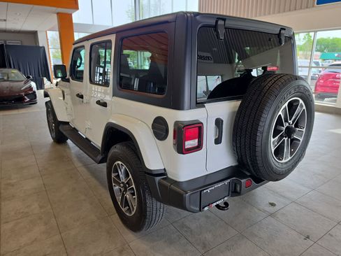 Used 2023 Jeep Wrangler Unlimited Sahara AWD/4WD image 13