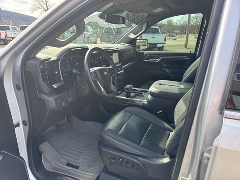 Used 2022 Chevrolet Silverado 1500 LTZ w/ Z71 Off-Road Package image 9